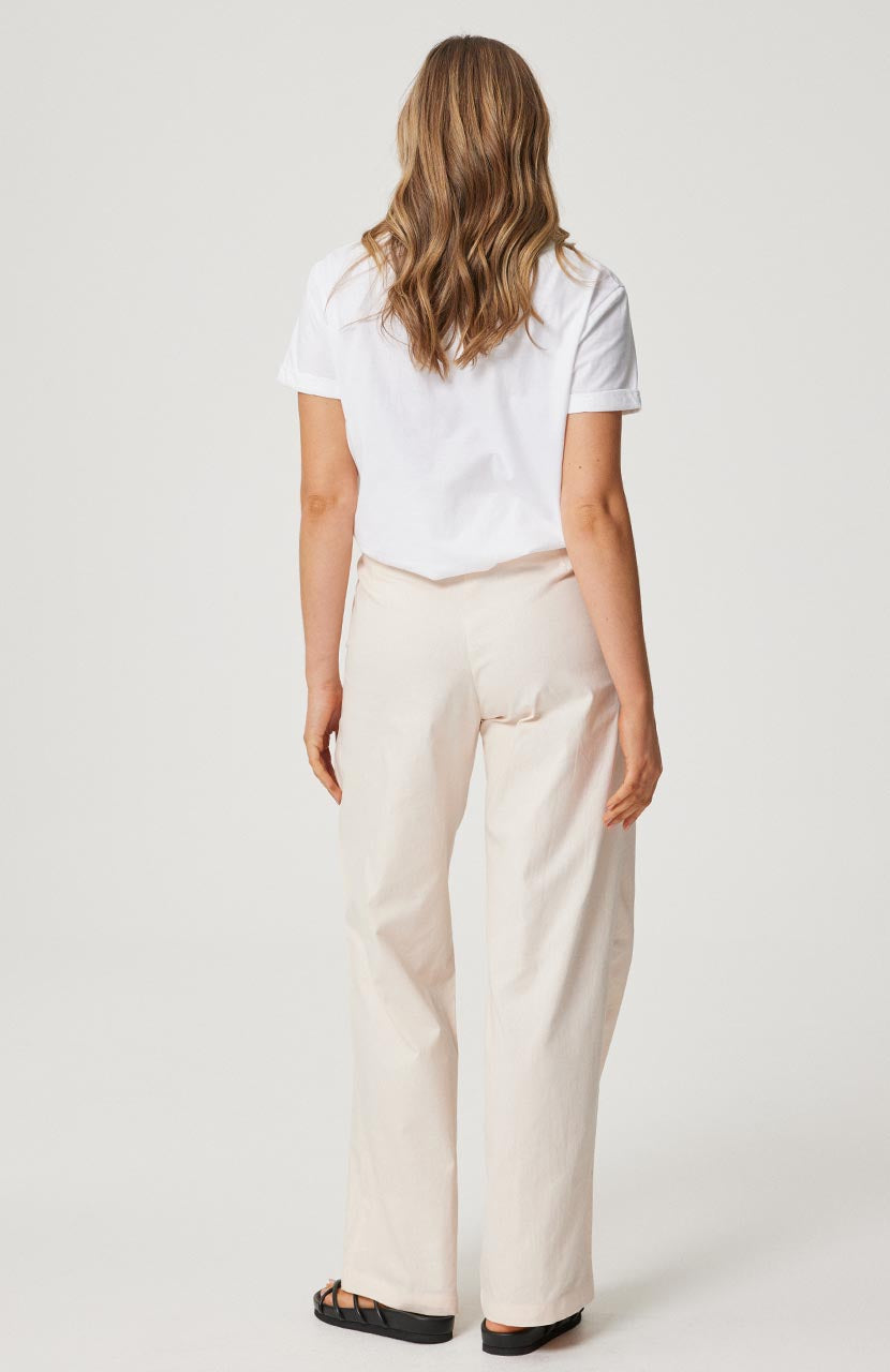 Lucy Trouser - Chalk